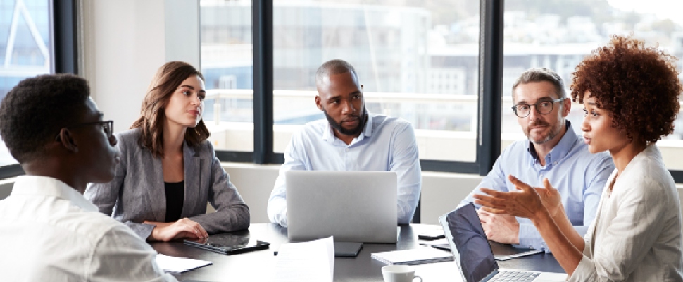 colleagues-in-group-discussion