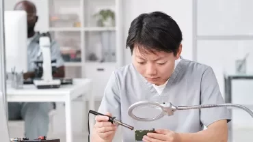 在硬科技的赛道上，谁是那个能识千里马的“伯乐”？